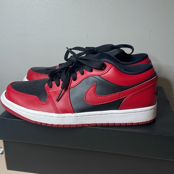 Jordan 1 low Sz 7.5 used - Picture 3 of 4